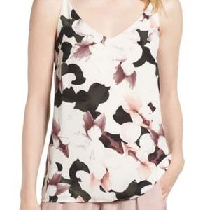 🌸NWT Spaghetti Strap Lattice Back Tank